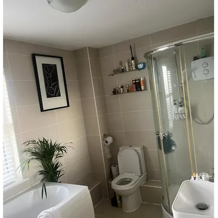 The Grange - 1 Double With Comfortable Double Bed *