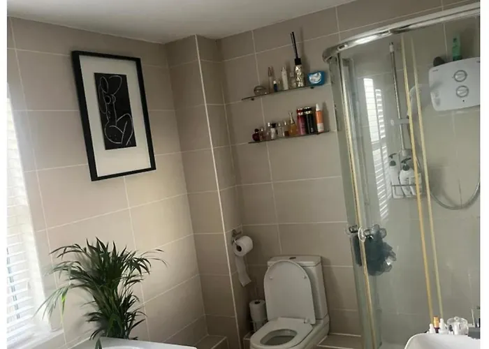 The Grange - 1 Double With Comfortable Double Bed *